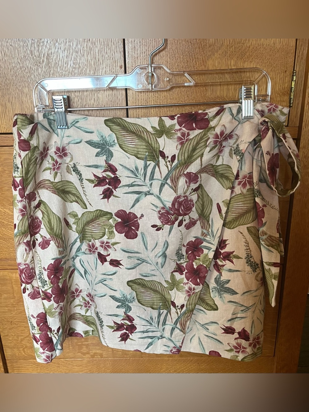 Madison D’ Amelie Floral faux wrap Mini Skirt in Cream/Burgundy/Green S. Lrg